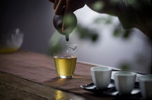 Load image into Gallery viewer, Oolong Tea "Phoenix Dancong Osmanthus Fragrance"桂花香单丛