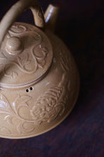 Load image into Gallery viewer, Shuangshi Song Huang Tiliang Pot Carved with Shuangshi Tea Cultivation Slices About 650ml Carbon Stove Electric Pottery Stove Open flames are available