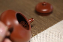 Load image into Gallery viewer, Descendants of Duke Hui Yi/Mr. Hui Yunjie's work "Pear-style Pot 100cc"