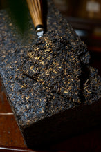 Load image into Gallery viewer, 2008 Custom‑Made Gong Ting Ripe Puer Brick Aged in Shenzhen Dry Warehouse — Mellow &amp; Peaceful Tea Forged by Years Produced by Tongxin‑She Teahouse｜Full Brick: 2 kg
