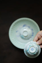 Load image into Gallery viewer, Tongxinshe Teahouse | Doucai Auspicious Cloud Gaiwan: An Elegant and Auspicious Tea Ceremony Affair
