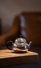 Load image into Gallery viewer, Tongxin She Teahouse Recommendation: Pushou Hall &quot;Wendan Pure Silver Teapot&quot; – A Masterpiece of Craftsmanship on the Tea Table文旦银壶。
