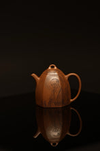 Load image into Gallery viewer, A Treasured Purple Clay Vessel, A Wonderful Realm of Zen Tea——Appreciation of the Hexagonal Qinquan Teapot with Engraving of Patriarch Bodhidharma in Tongxinshe Teahouse Collection
