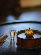 Load image into Gallery viewer, Tongxinshe Teahouse Recommendation | Hong Jike's Formless Pure Gold Teapot, an Intangible Cultural Heritage Masterpiece, a Rare Heirloom for Collection
