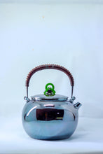 Load image into Gallery viewer, Tongxinshe Teahouse Launches New Mirror-Finished Pure Silver Teapot | A Treasure from Hongji: Premium for Boiling Water, Noble for Brewing Tea
