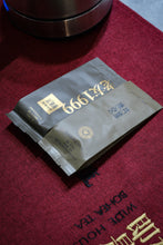 Load image into Gallery viewer, Aged to Ruby Red, Tripled in Worth; One Sip of Danya Unveils the Universe — Tongxinshe Teahouse Recommends Master Wang Guoxing's Limited Signed Edition 1997 Danya Aged Shui Xian
