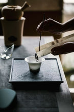 Load image into Gallery viewer, When Vulgarity Meets Elegance｜Tongxinshe Teahouse · 2026 Premium Ya Shi‑Xiang, Annual Yield Merely 5kg特级鸭屎香
