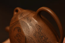 Load image into Gallery viewer, A Treasured Purple Clay Vessel, A Wonderful Realm of Zen Tea——Appreciation of the Hexagonal Qinquan Teapot with Engraving of Patriarch Bodhidharma in Tongxinshe Teahouse Collection
