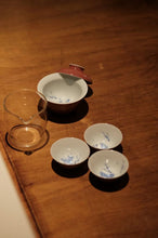 Load image into Gallery viewer, Recommended by Tongxinshe Teahouse: Cowpea Red Porcelain Travel Tea Set with Hand-Painted Blue-and-White Fish-Algae Pattern, Bringing Tea Aroma Along Your Journey
