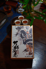 Load image into Gallery viewer, Rock Bone and Hidden Fragrance, Auspiciousness at Year-End | Tongxinshe Teahouse's 2025 Finale: Limited-Edition Kengjian Cassia Tea "Wanshi Ruyi" (All Wishes Come True), A Masterpiece by Intangible Cultural Heritage Inheritor 万狮如意。
