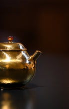 Load image into Gallery viewer, Tongxin She · Start of Spring Pure Gold Teapot | Limited One-of-a-Kind 100cc 120g Handcrafted Collection
