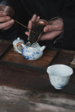 Load image into Gallery viewer, Modest Mind Embraces Bamboo, One Pot Hides Timeless Charm
——Tongxin Teahouse "Xuhuai" Blue and White Bamboo-Stone Cloud Teapot
