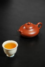 Load image into Gallery viewer, Curated by Tongxinshe Teahouse | Mini Chunquan Teapot: Timeless Antique Beauty Beyond Expectation‼️

"Aili · Chunquantang Mark" | 100ml Raw Ore Da Hong Pao Red Clay
Fully Handmade Antique Recreation by Master Wang Yajun
