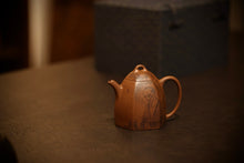 Load image into Gallery viewer, A Treasured Purple Clay Vessel, A Wonderful Realm of Zen Tea——Appreciation of the Hexagonal Qinquan Teapot with Engraving of Patriarch Bodhidharma in Tongxinshe Teahouse Collection
