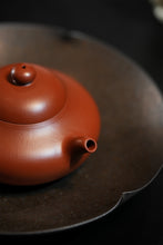 Load image into Gallery viewer, Curated by Tongxinshe Teahouse | Mini Chunquan Teapot: Timeless Antique Beauty Beyond Expectation‼️

"Aili · Chunquantang Mark" | 100ml Raw Ore Da Hong Pao Red Clay
Fully Handmade Antique Recreation by Master Wang Yajun
