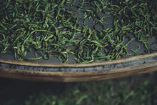 Load image into Gallery viewer, Honey Orchid Fragrance Wraps Winter Warmth | Tongxin She 2025 Phoenix Dancong Christmas Limited Gift Box, Presenting the Heartfelt Gift of Time-Honored Tea 蜜兰香
