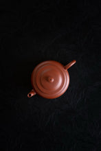 Load image into Gallery viewer, Tongxin She Teahouse New Arrival | Qin Xin&#39;s &quot;Top Grade Dahongpao Zhu Clay Sun Hat Pot&quot;: When Practical Ware Meets Millennium Cultural Heritage
