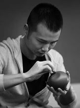 Load image into Gallery viewer, Tongxinshe Collection | A Flat-lid Shipiao Teapot, Embodying the Essence of Yixing Clayware平盖石瓢
