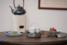 Load image into Gallery viewer, Tongxinshe Teahouse has launched new tin tea vessel trays, where the charm and elegance of tea are fully contained within their small dimensions.
