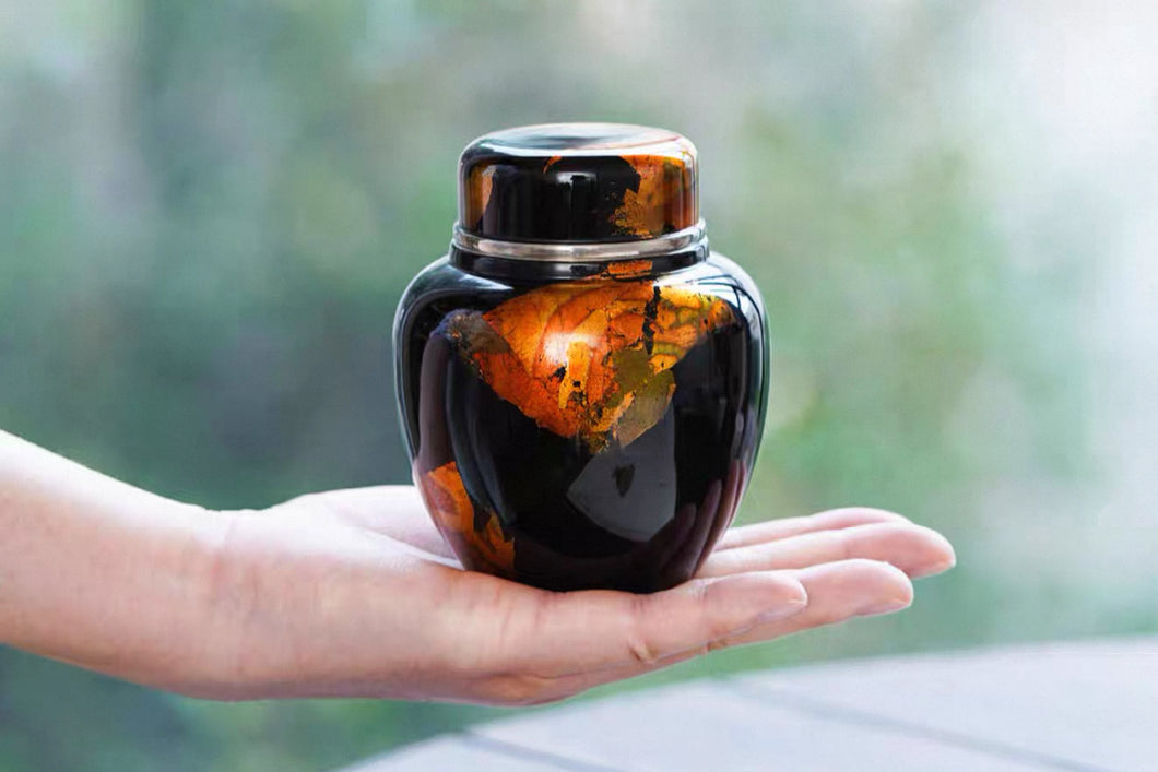 Tongxinshe Teahouse | Lacquer tin cans, showcasing the aroma of tea and craftsmanship 锡罐