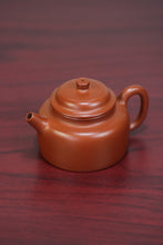 Load image into Gallery viewer, The “De Zhong teapot” with a capacity of 100cc is purely handmade by Teacher Xu Linfeng.
