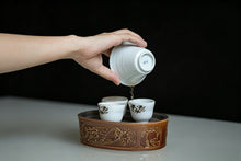 Load image into Gallery viewer, Amber Deer‑Crane Floral Tea Boat / Hu Cheng
A Tea Session Embodies the Poetry of Deer, Cranes and Blossom‑strewn Forests
Recommended by Tongxinshe Teahouse
