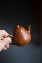 Load image into Gallery viewer, The Pear - shaped Jiangpo Clay Purple Sand Teapot: A Paragon of Elegance in Sand Charm and Tea Aroma, Treasured by Tongxin She Teahouse
