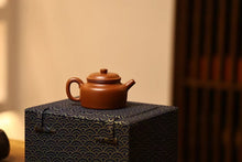 Load image into Gallery viewer, Tongxin She Teahouse Collection · Zhou Yun&#39;s Handmade Zhaozhuang Raw Sand Zhu Ni Dezhong Teapot
