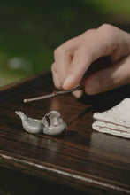 Load image into Gallery viewer, Tongxin She presents the "Wandering Amid Spring Blossoms" portable tea gift set.
