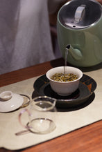 Load image into Gallery viewer, Tongxin‑She Tea House · 9‑Times Scented Jasmine King Silver Needle, Fuzhou 2026 茉莉针王

