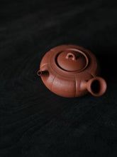 Load image into Gallery viewer, Tongxinshe Teahouse Recommends: Red Clay Melon-Ridged Side-Handled Clay Kettle
