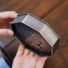 Load image into Gallery viewer, Tongxinshe Teahouse has launched new tin tea vessel trays, where the charm and elegance of tea are fully contained within their small dimensions.
