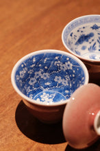 Load image into Gallery viewer, New at Tongxin She Teahouse: The Charm of Porcelain in Cowpea Red Gaiwan
