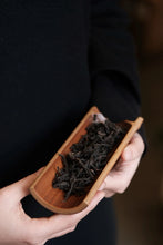 Load image into Gallery viewer, Plum Spirit Meets Cliff Charm: A Tasting Note of Tongxin She&#39;s 2025 Ancient Old Bush Xiangtianmei Oolong
北斗峰老枞向天梅
