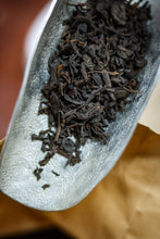 Load image into Gallery viewer, Tasting in Tongxin She Teahouse: Encountering the Timeless Secrets of the 1940 Antique Pu&#39;er Tea
