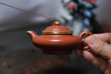 Load image into Gallery viewer, Zhaozhuang Zhuni Xu Bian Teapot 75cc。
