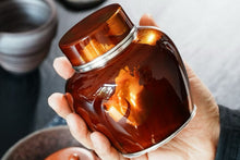 Load image into Gallery viewer, Tongxinshe Teahouse Recommendation | Jinmian Lacquer &amp; Gold Tin Tea Caddy: Preserve Tea in Artistry, Where Lacquer Meets Fragrance

