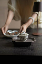Load image into Gallery viewer, Tongxinshe Teahouse Recommends: Purple Clay Octagonal Four-legged Tea Boat – The Quiet Stability Hiding in the Tea Setting
