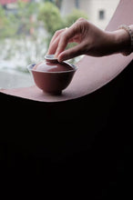 Load image into Gallery viewer, Cowpea red glaze small gaiwan
