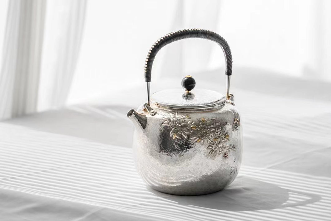 Centennial workshop Hongji treasure pure handmade “喜上眉梢/ Happy Eyebrows Pure Silver Pot”