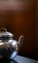 Load image into Gallery viewer, Tongxin She Teahouse · Handmade Small Silver Teapot: A Dual-Model Tasting of Vintage and Vertical Pattern, Double Elegance in 80cc

