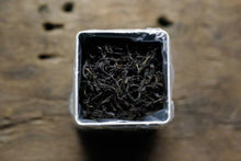 Load image into Gallery viewer, Guangdong Oolong Tea Phoenix Dancong &quot;Brothers Tea&quot;/兄弟仔。
