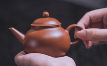 Load image into Gallery viewer, Guava purple clay teapot/100cc is completely handmade.
