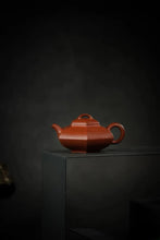 Load image into Gallery viewer, Tongxin She Teahouse Collection: Zhaozhuang Premium Small Red Clay · Shouzhuo Square Teapot (Pang Hongzhi&#39;s 120cc Handmade Work)
