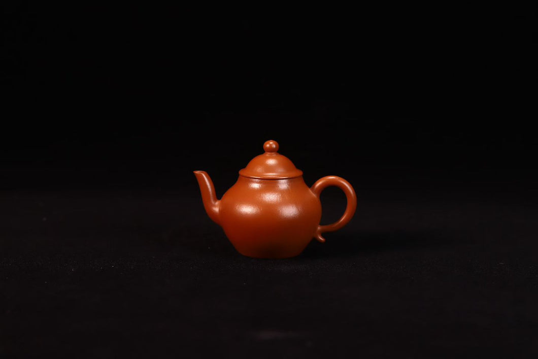 Tongxin She Teahouse Recommends: Handmade Wrinkled Zhuni Qiushui Teapot (70cc) – The Charm and Century-Old Elegance of Zhuni Hidden in the Teapot