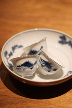 Load image into Gallery viewer, Tongxin She · Blue and White Mandarin Fish Silver-Rimmed Tasting Cup Set (3 Cups)
