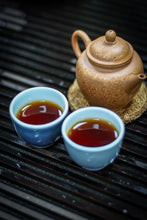 Load image into Gallery viewer, Tasting in Tongxin She Teahouse: Encountering the Timeless Secrets of the 1940 Antique Pu&#39;er Tea
