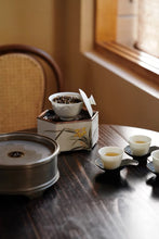 Load image into Gallery viewer, Tongxin She Teahouse 2025 Limited Launch | Handmade Bai Jiguan by Gao Peng and His Mother, A Cup Holds the Elegance of Wuyi白鸡冠。
