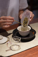 Load image into Gallery viewer, Tongxin‑She Tea House · 9‑Times Scented Jasmine King Silver Needle, Fuzhou 2026 茉莉针王
