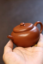 Load image into Gallery viewer, Tongxin Teahouse Teaware Recommendation Aged Red Clay Flat-Cover Lotus Seed Teapot | 150cc
